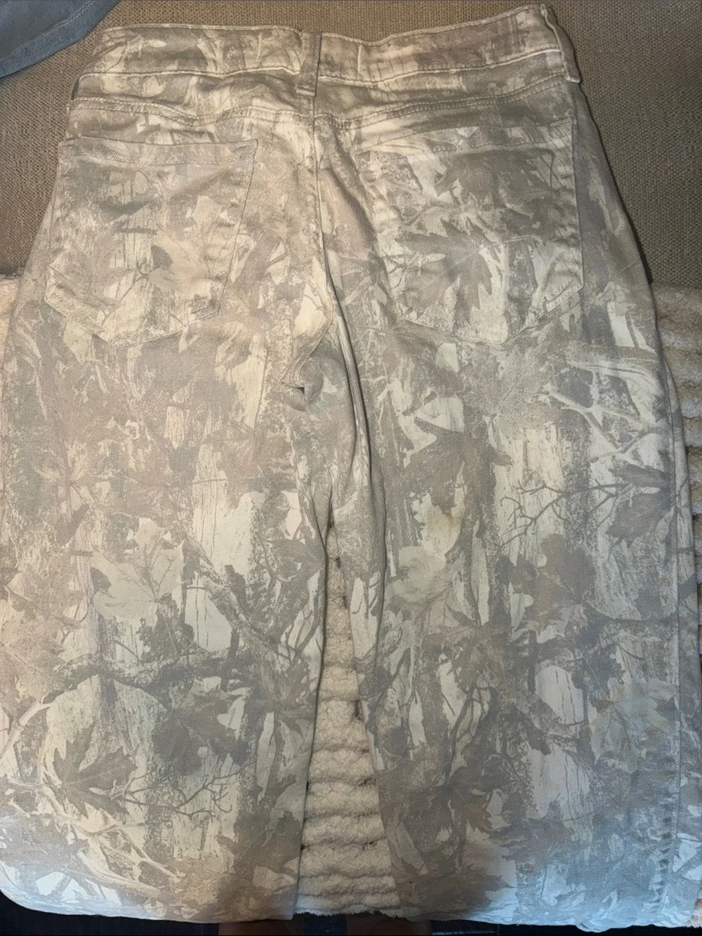 Hollister Beige and Light Gray Leaf Print Jeans - Picture 2 of 2